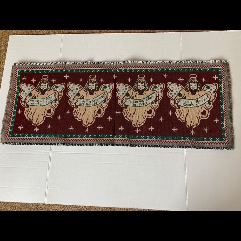 Table runner - singing angels design